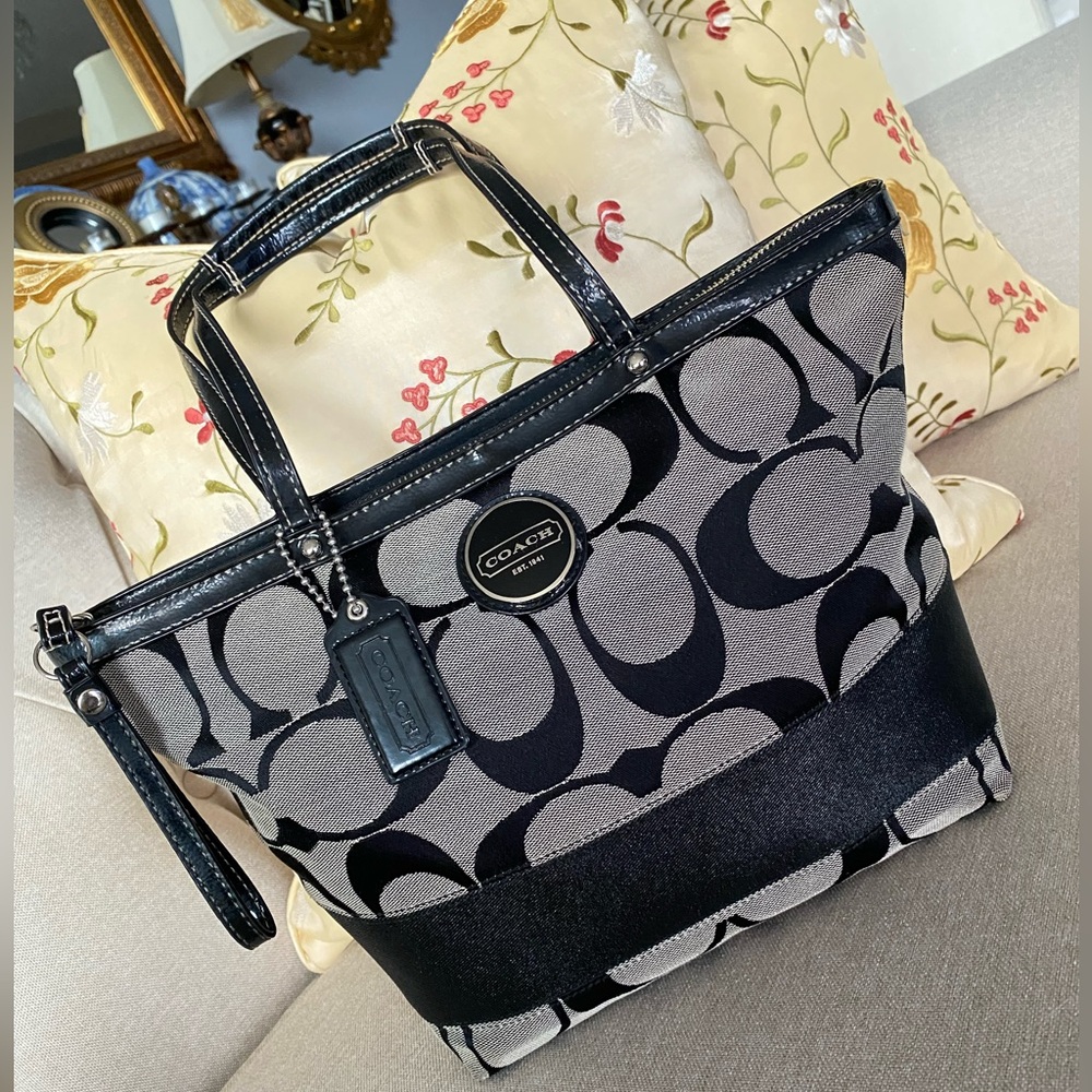 🌸 AUTHENTIC COACH BAG